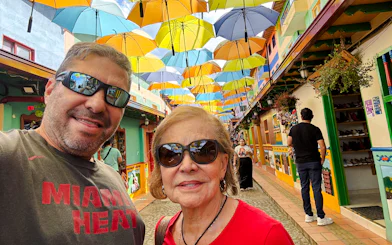 From Medellín: Private Guatapé and El Peñol Rock Tour