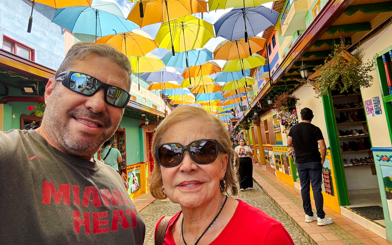 From Medellín: Private Guatapé and El Peñol Rock Tour (Product 53610)