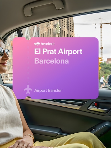 Private car transfer from Barcelona El Prat Airport with view of Sagrada Familia.