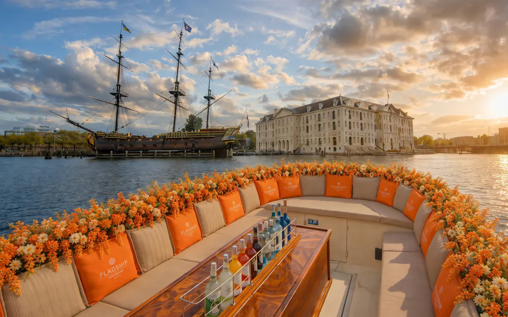 Amsterdam: 1-Hour Luxury Electric Open Boat Cruise with Onboard Bar