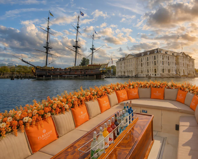 Amsterdam: 1-Hour Luxury Electric Open Boat Cruise with Onboard Bar