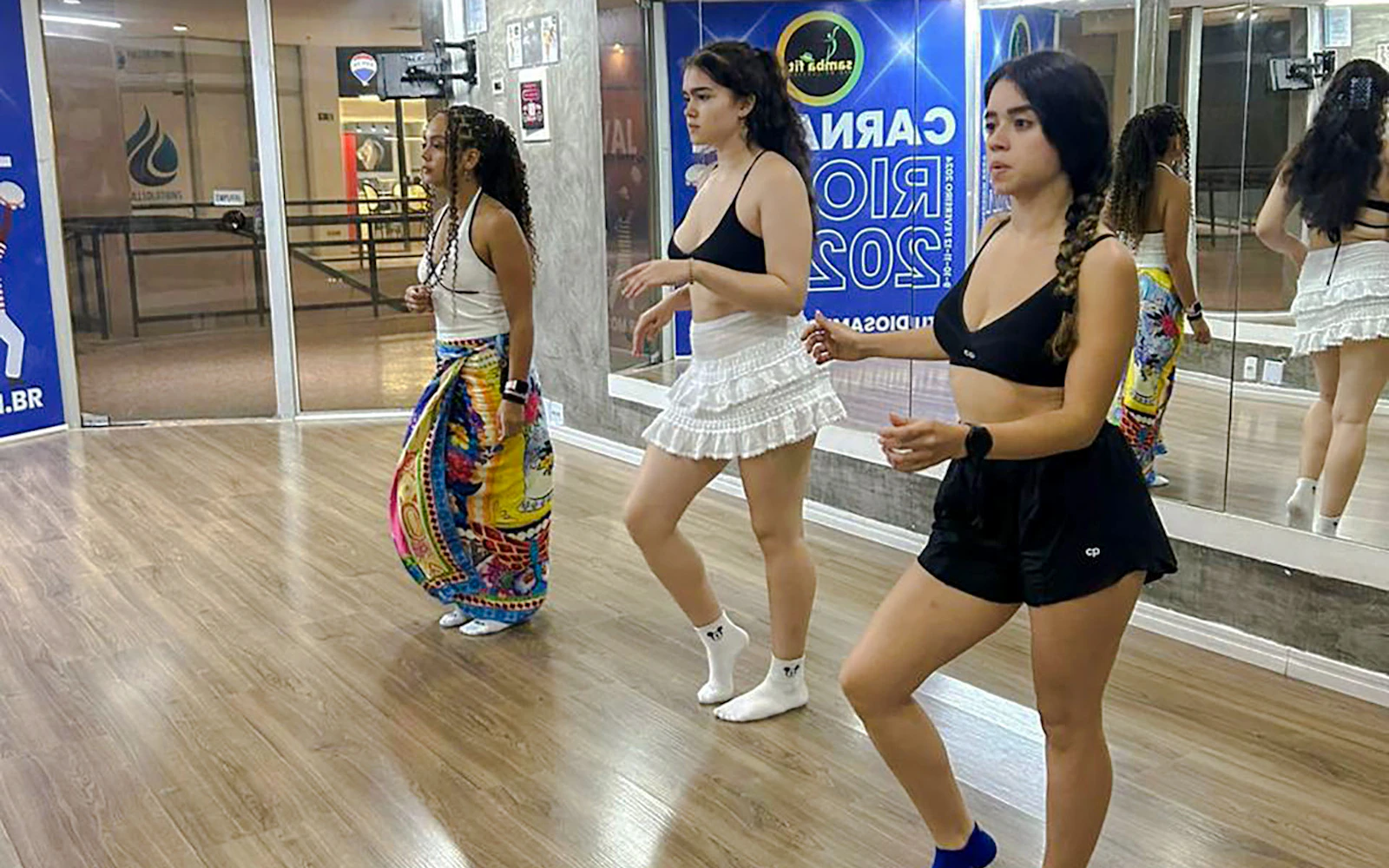 Rio de Janeiro Samba Class & Ginga Tropical Dance Show Combo (Product 55926)