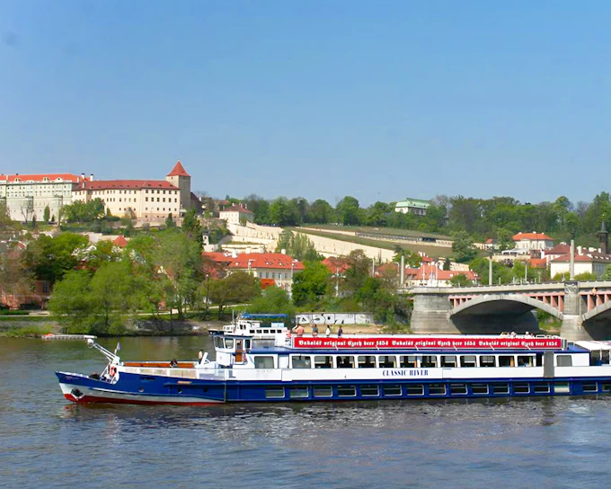 Prague Sightseeing Boat Cruise with Buffet Dinner