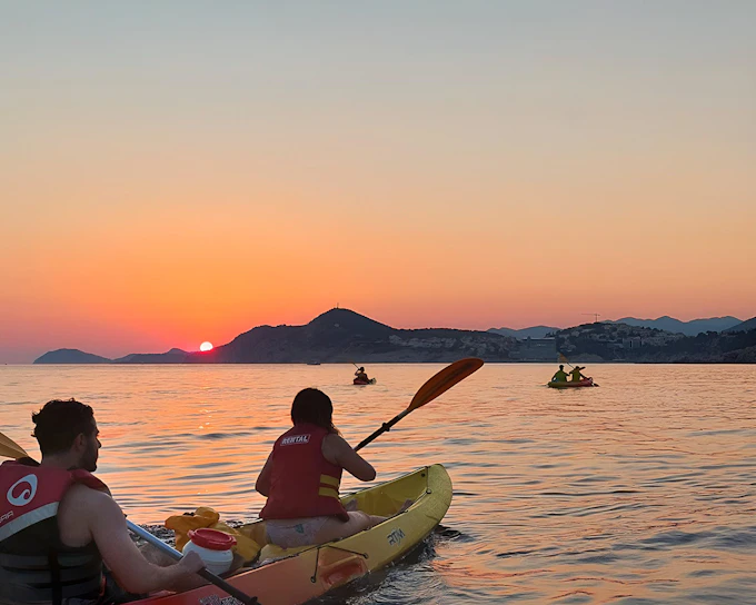 3-Hr Sunset Kayaking Tour of Old Town Walls, Betina Cave Beach & Lokrum Island