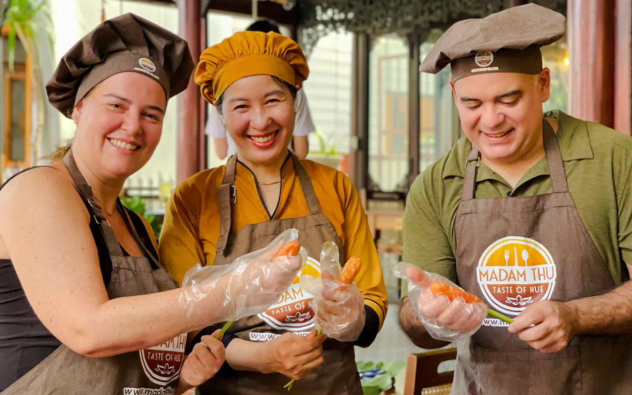 madam thu restoranda hue yemek pişirme kursu-1