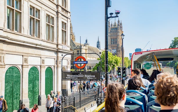 Kids on a Tootbus tour passing Westminster Station and Big Ben in London.