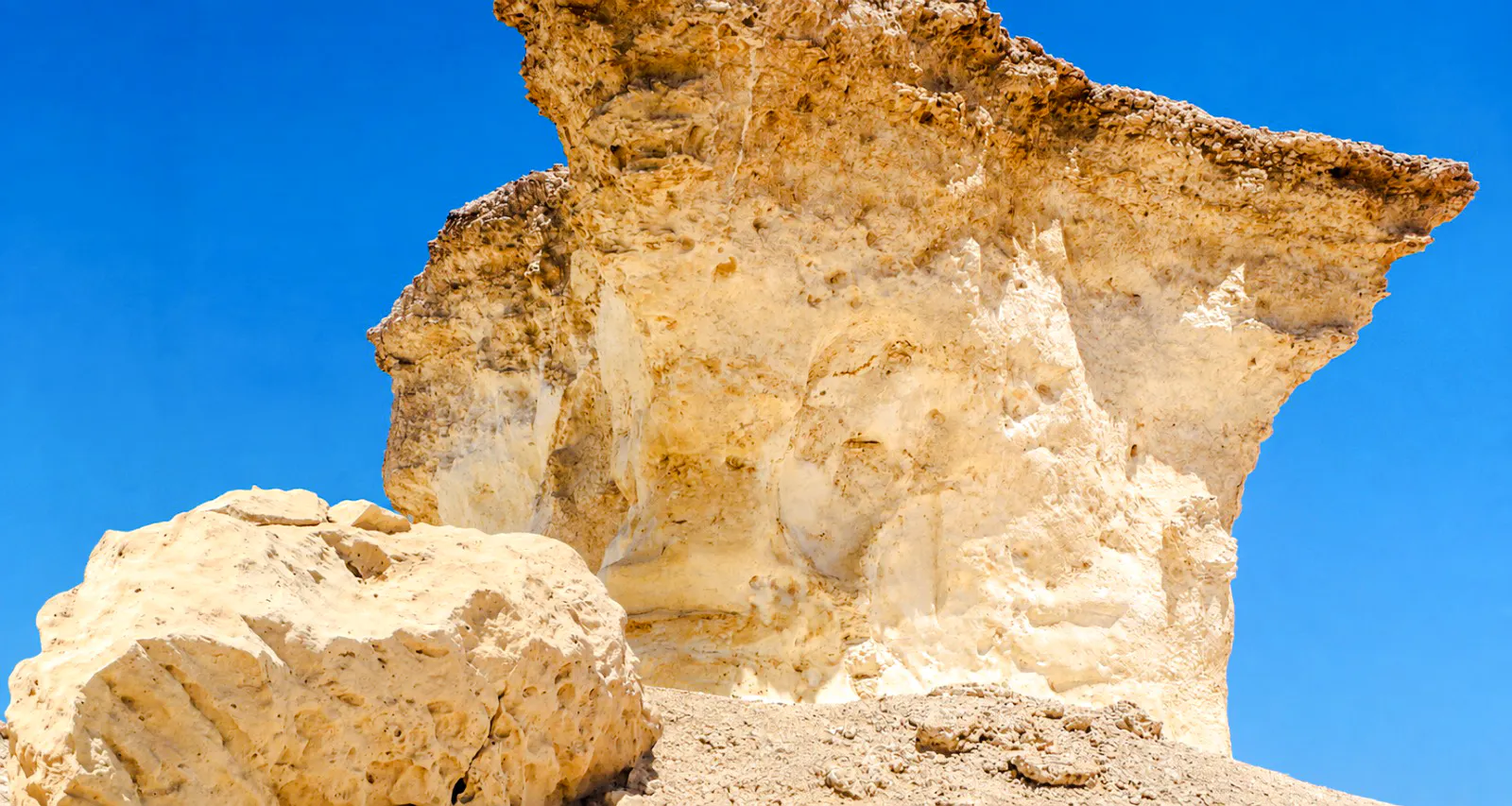 Doha Private West Qatar Tour: Zekreet, Richard Serra East-West/West-East and Mushroom Rocks