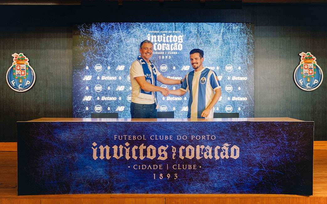 Visitors shaking hands in FC Porto stadium museum conference room.