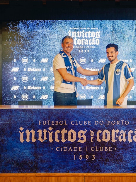 Visitors shaking hands in FC Porto stadium museum conference room.