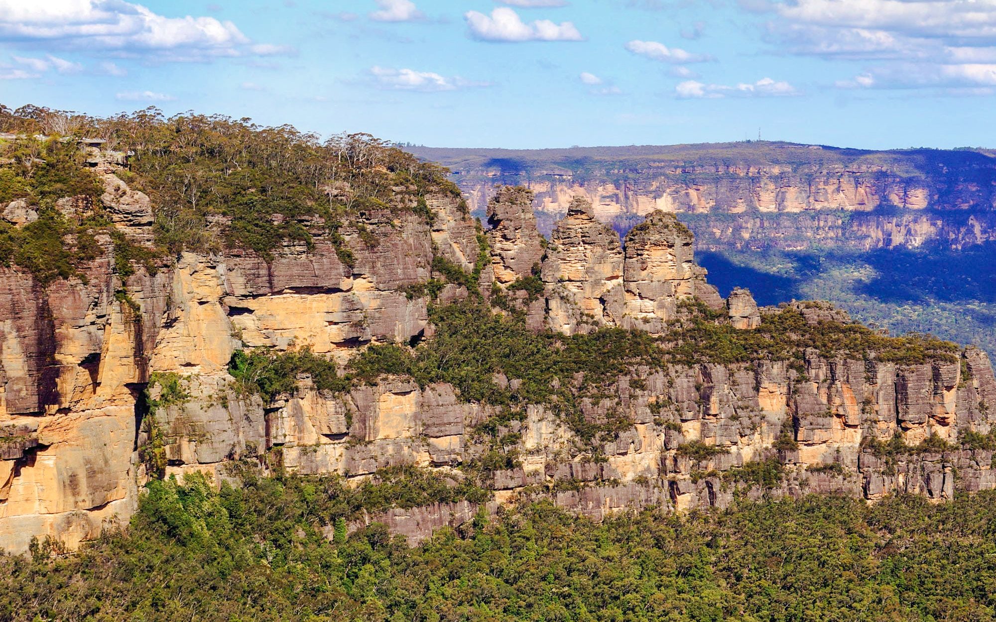 Blue Mountains rock formations and forested landscape in New South Wales, Australia.