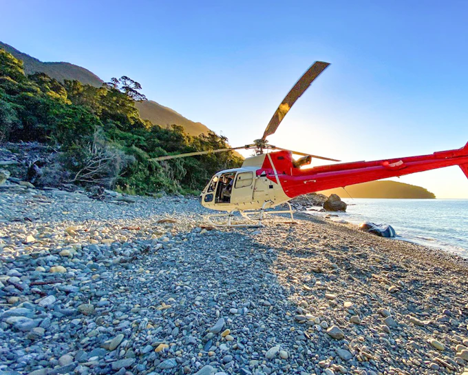 From Queenstown: Extended 2.5-Hour Milford Sound Helicopter Tour