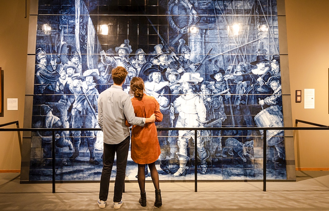 Delft blue ‘Night Watch’ mural