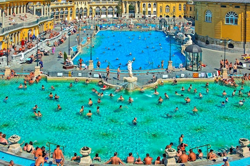 Széchenyi Kaplıcası: Soyunma Dolaplı veya Özel Kabinli Giriş Biletleri ve Hızlı Geçiş Seçeneği