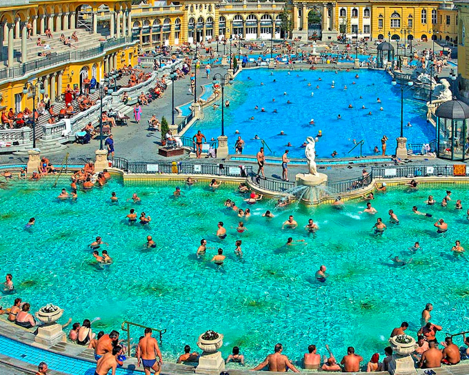 Széchenyi Spa: Entry Tickets with Locker or Private Cabin and Fast Track Option