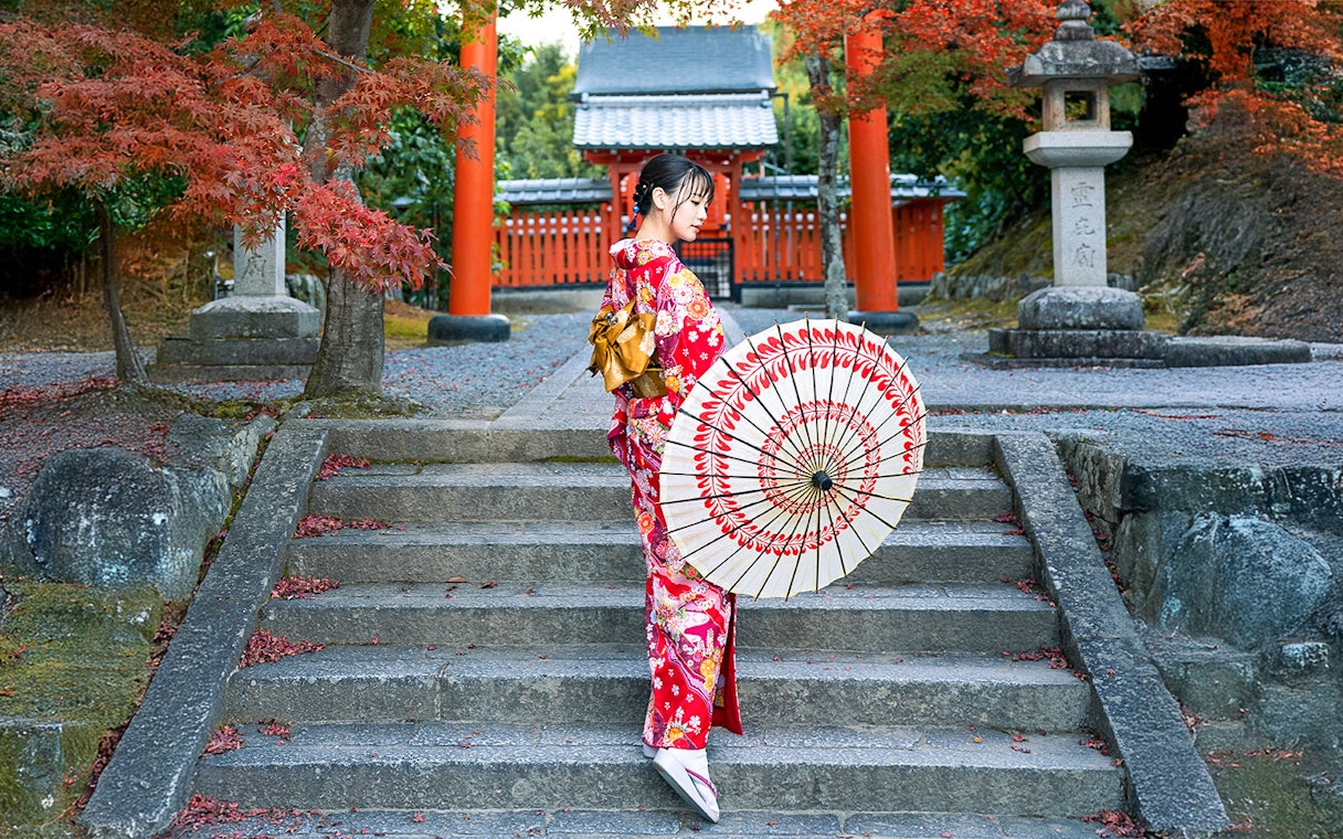 Woman in kimono holding parasol in Kyoto Arashiyama.