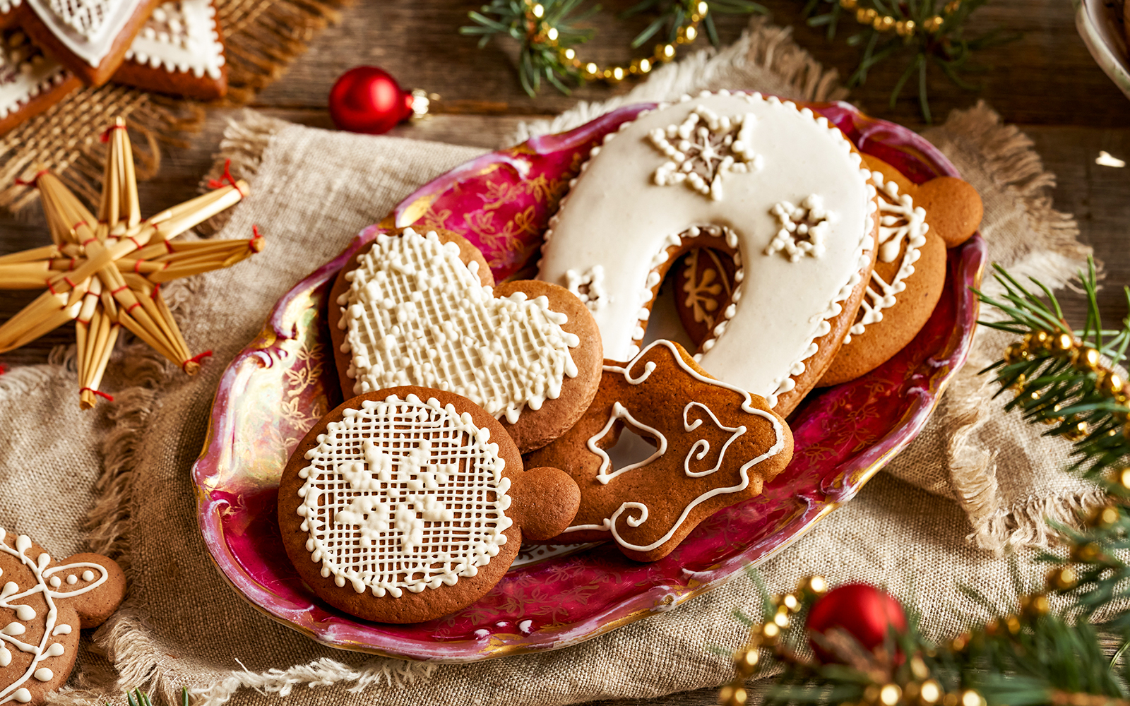 Seasonal delights in Montmartre during Christmas