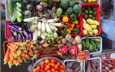 Fresh vegetables and fruits at a market in Hoi An, showcasing local produce for a cooking experience.