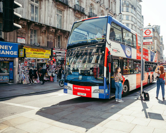 Tootbus: London Hop-on-Hop-off Bus Tour with Optional Thames River Cruise