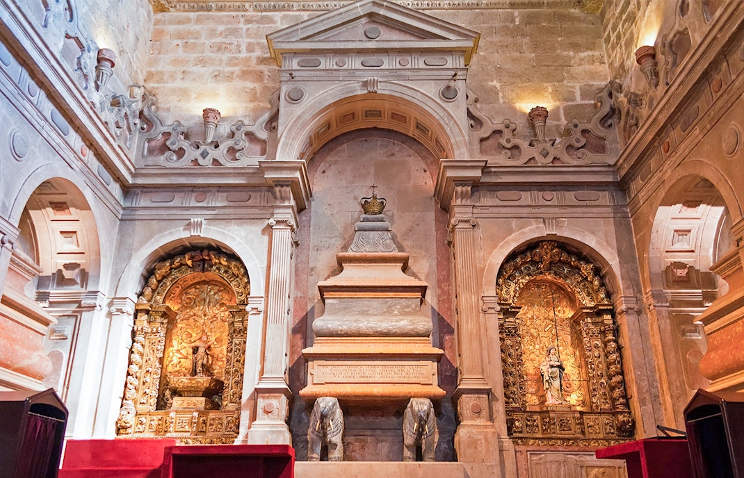 Jerónimos Monastery Burials