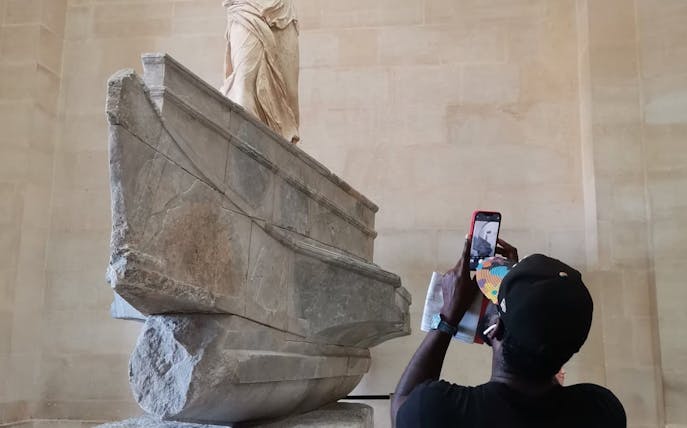 skip the line guided tour of louvre museum in spanish-1