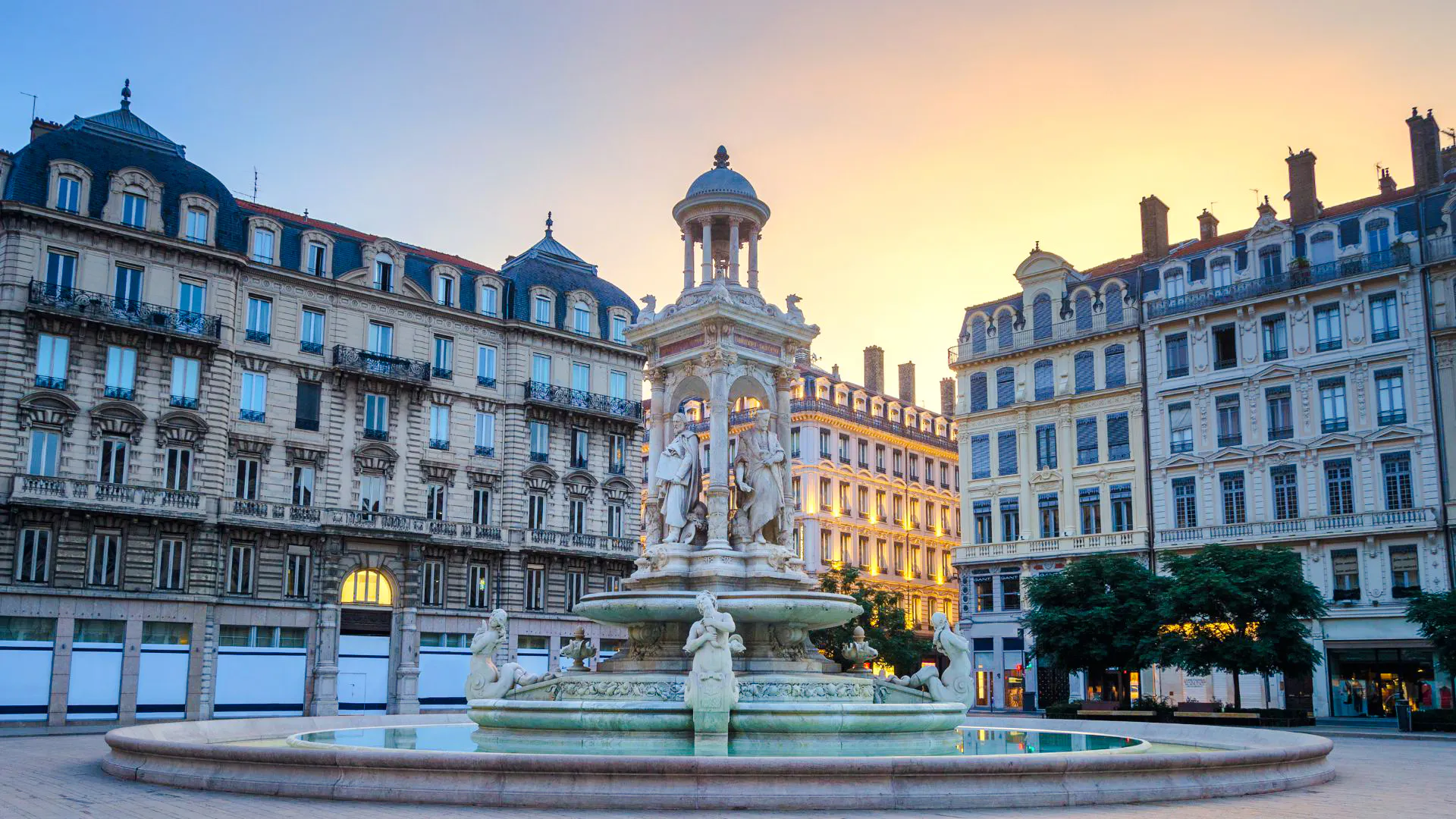 lyon private walking tour with a local guide-2