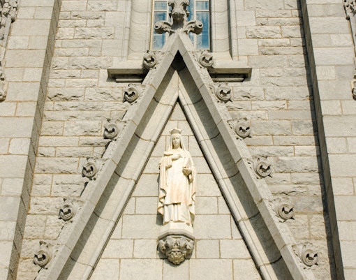 Statue detail on the facade of the Temple of the Sacred Heart of Jesus.
