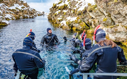 Silfra: Snorkeling or scubadiving between two continents tour with photos