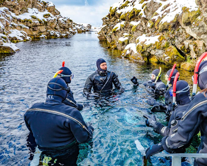 Silfra: Snorkeling or scubadiving between two continents tour with photos