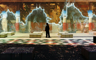 Immersive Pompeii experience at IDEAL Barcelona with ancient Roman visuals.