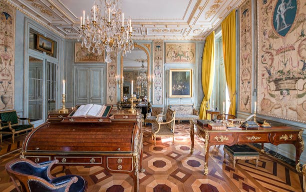 Elegant room in Hôtel de la Marine with ornate furniture and chandeliers, Paris.