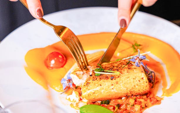 Grilled fish with vegetables and sauce on Bus Toqué Paris tour plate.