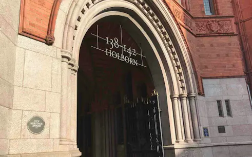 Holborn building entrance in Dickens' London city exploration game.