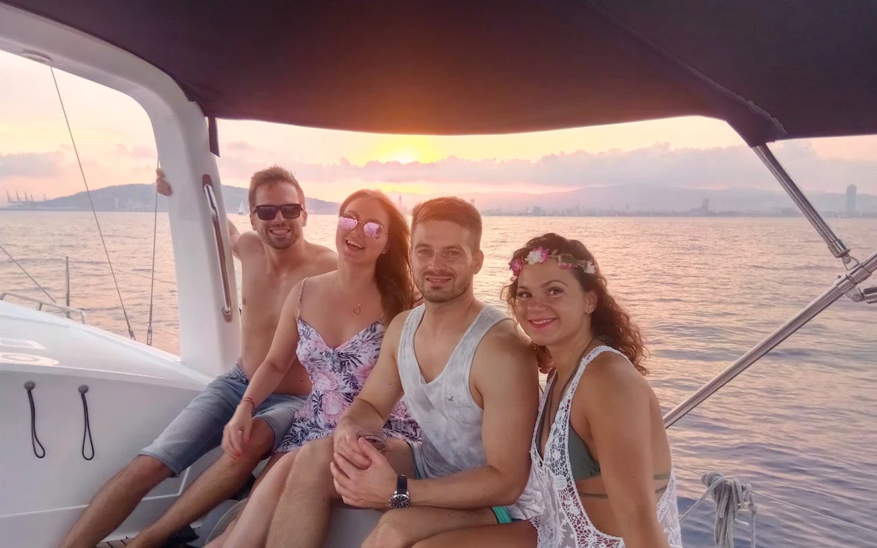Sensatievolle zonsondergangtour door Barcelona met open bar en snacks