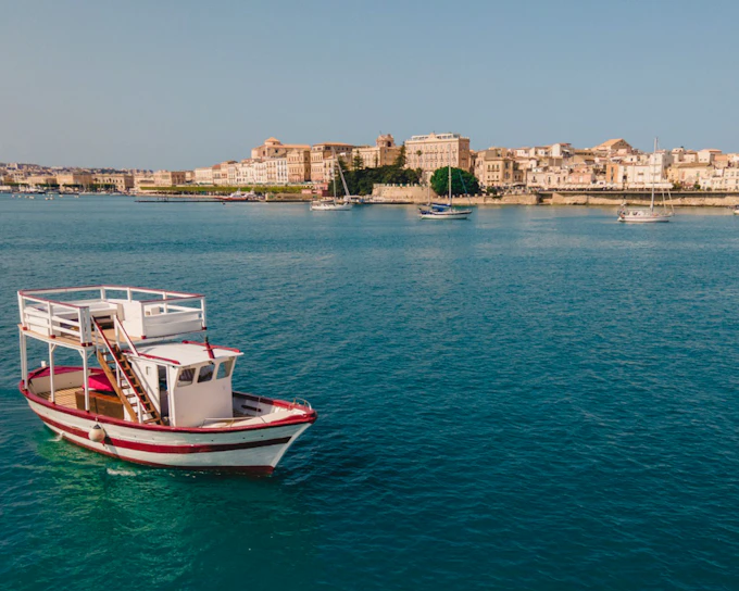 From Syracuse: Ortigia Island Boat Tour with Grotto Visit