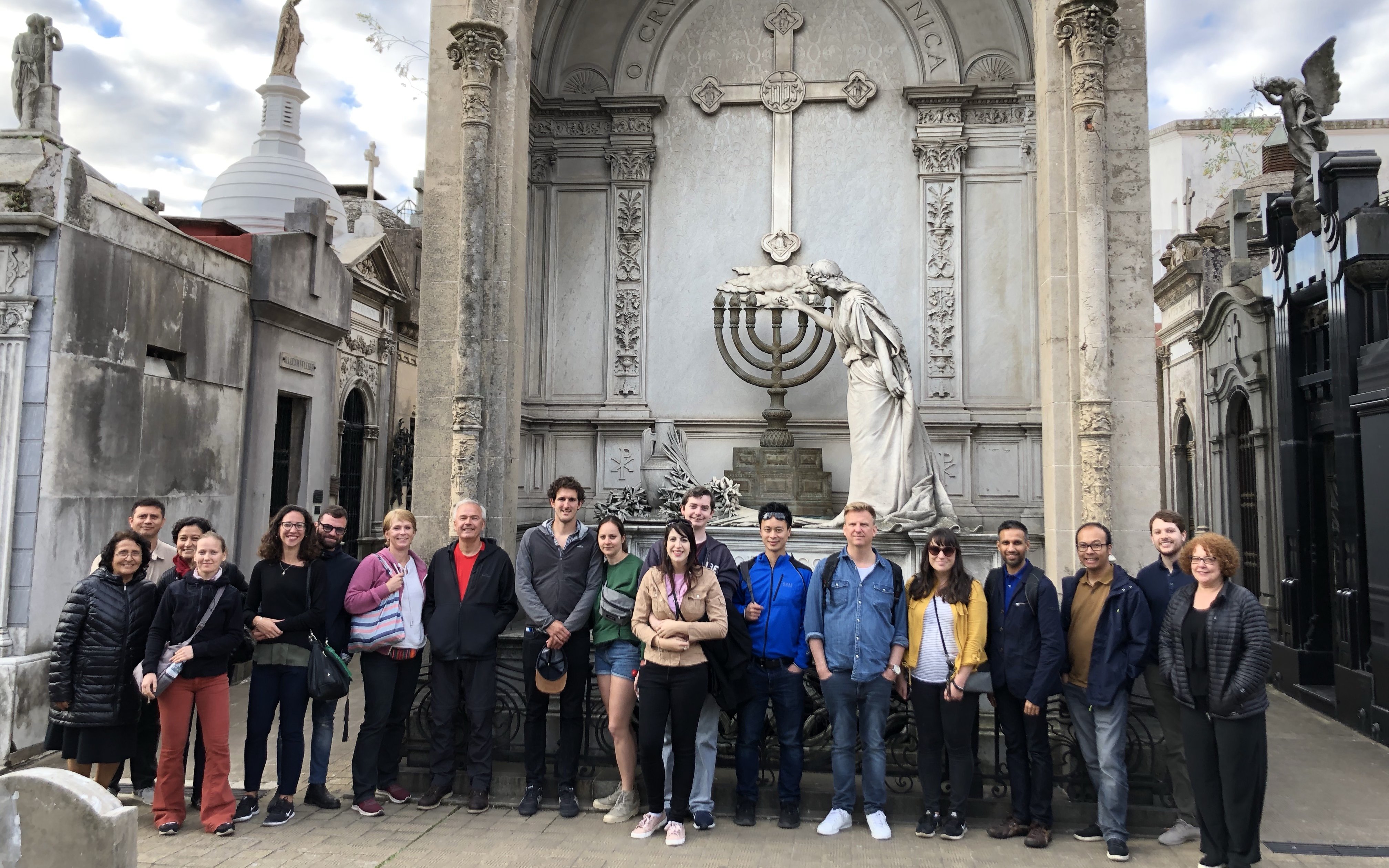 tour por el cementerio de la recoleta-8