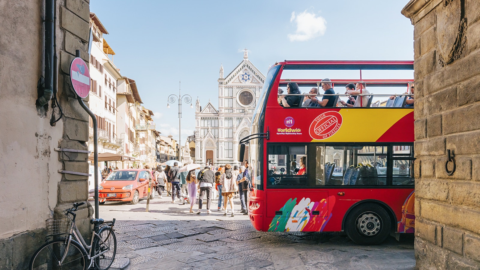 Florence narrow alley with historic buildings, part of city sightseeing tour.