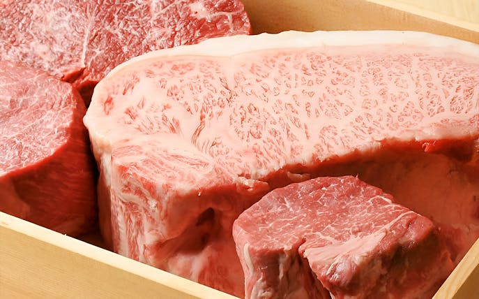 Marbled cuts of beef for traditional Japanese cuisine at Ginkumasaryou.