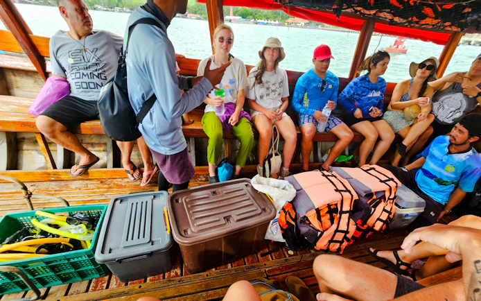 From Koh Lanta: 4 Islands Longtail Boat Tour with Emerald Cave
