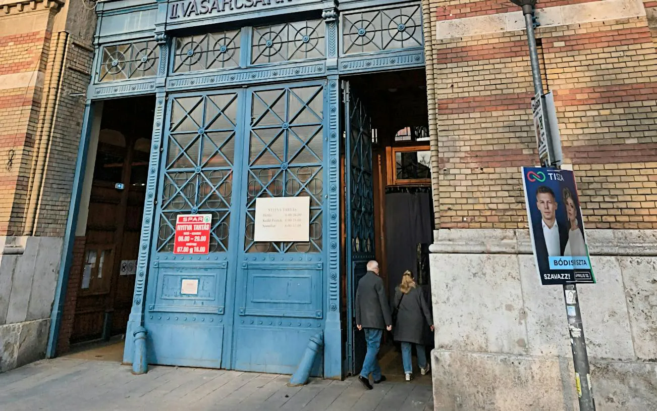 Entrance to Budapest's Vásárcsarnok market, part of the Golden Age Sweet Tastes city exploration game.
