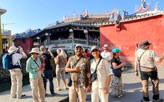 rundgang in der altstadt von hoi an in kleingruppe-5