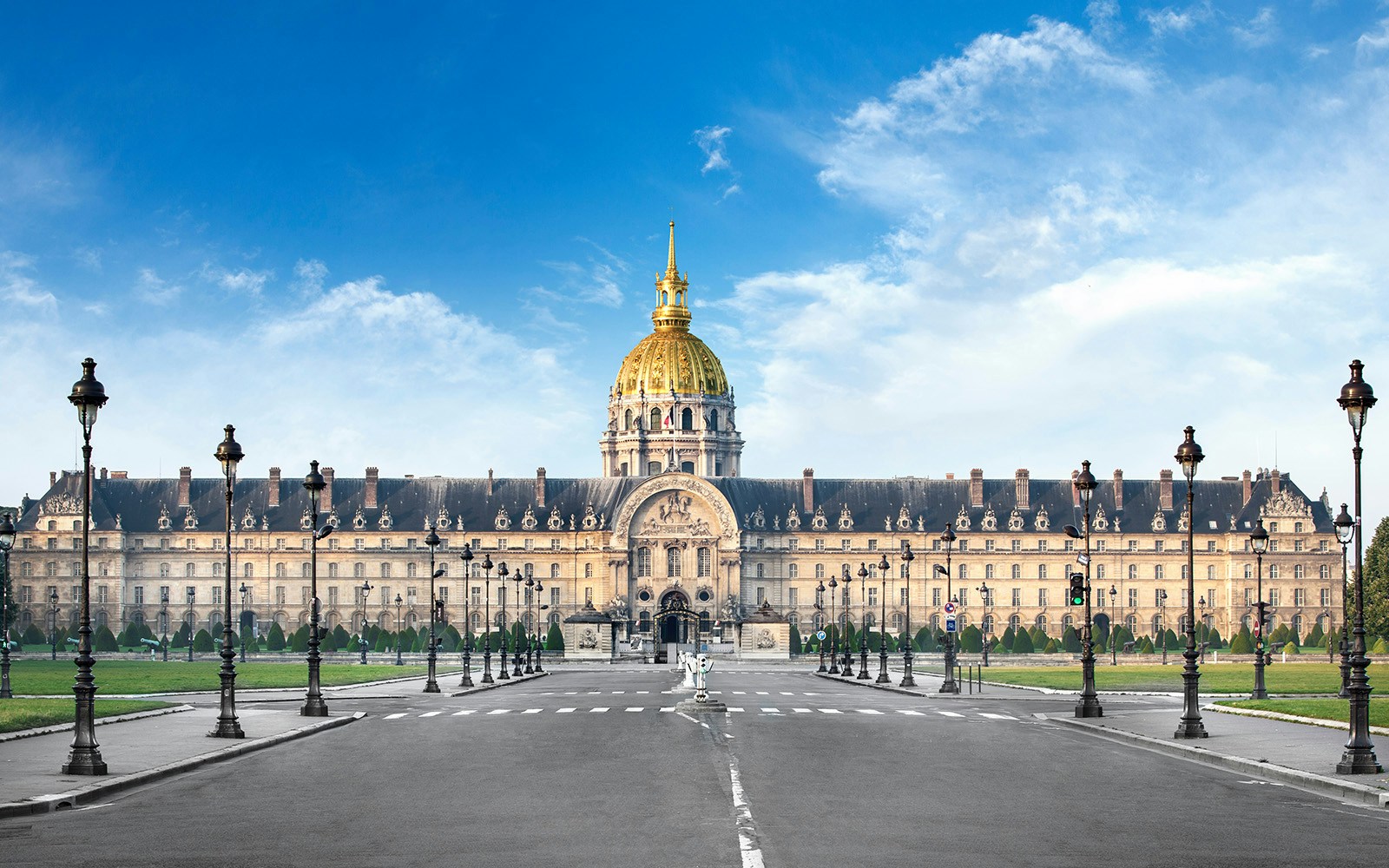 Les Invalides Paris exterior with golden dome and courtyard, highlighting historical architecture.