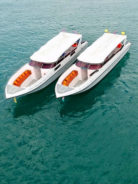 Speedboats on clear water for Phi Phi Island tour from Phuket.