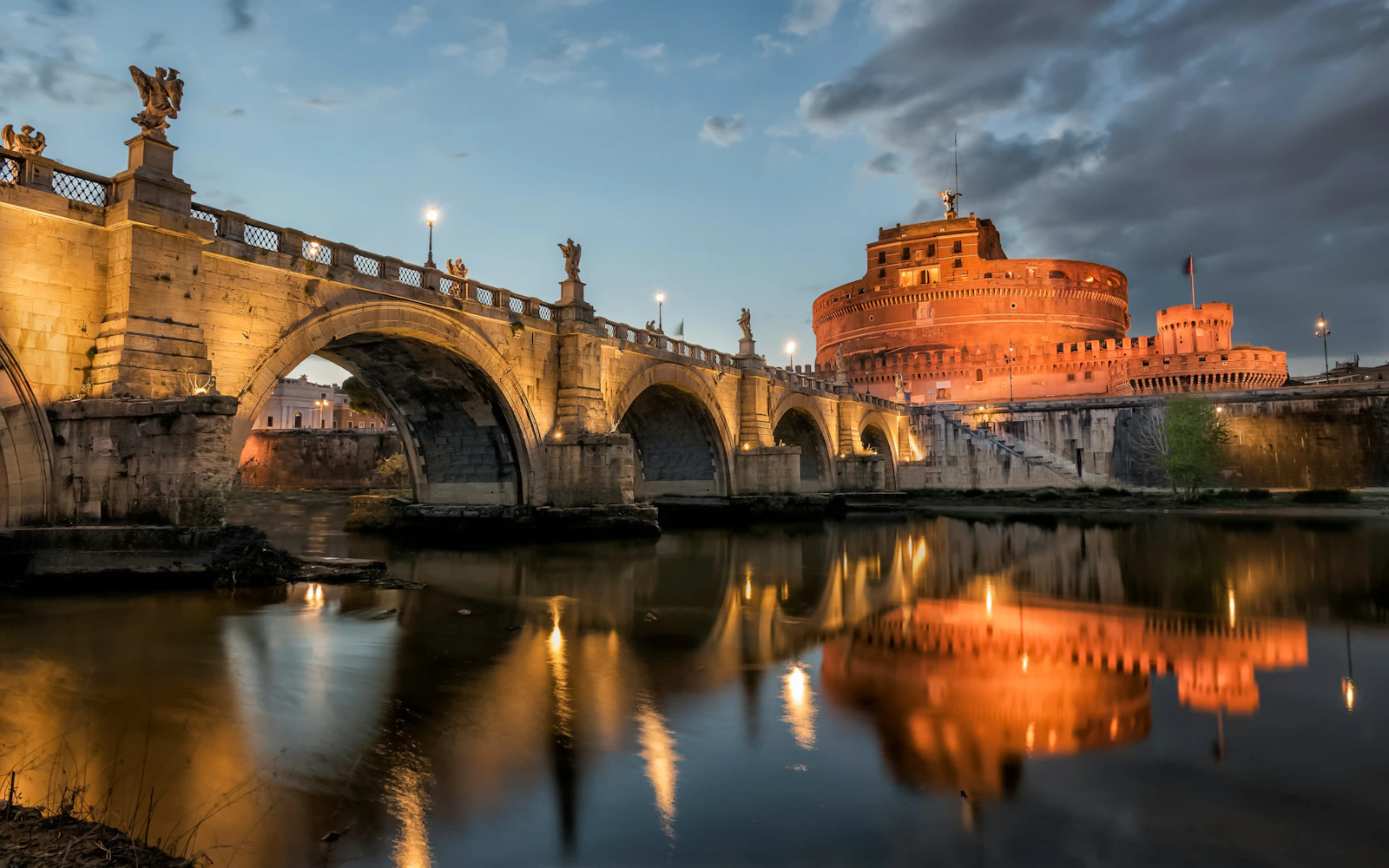 rome night ghosts and mysteries small-group walking tour with dowsing rods-1