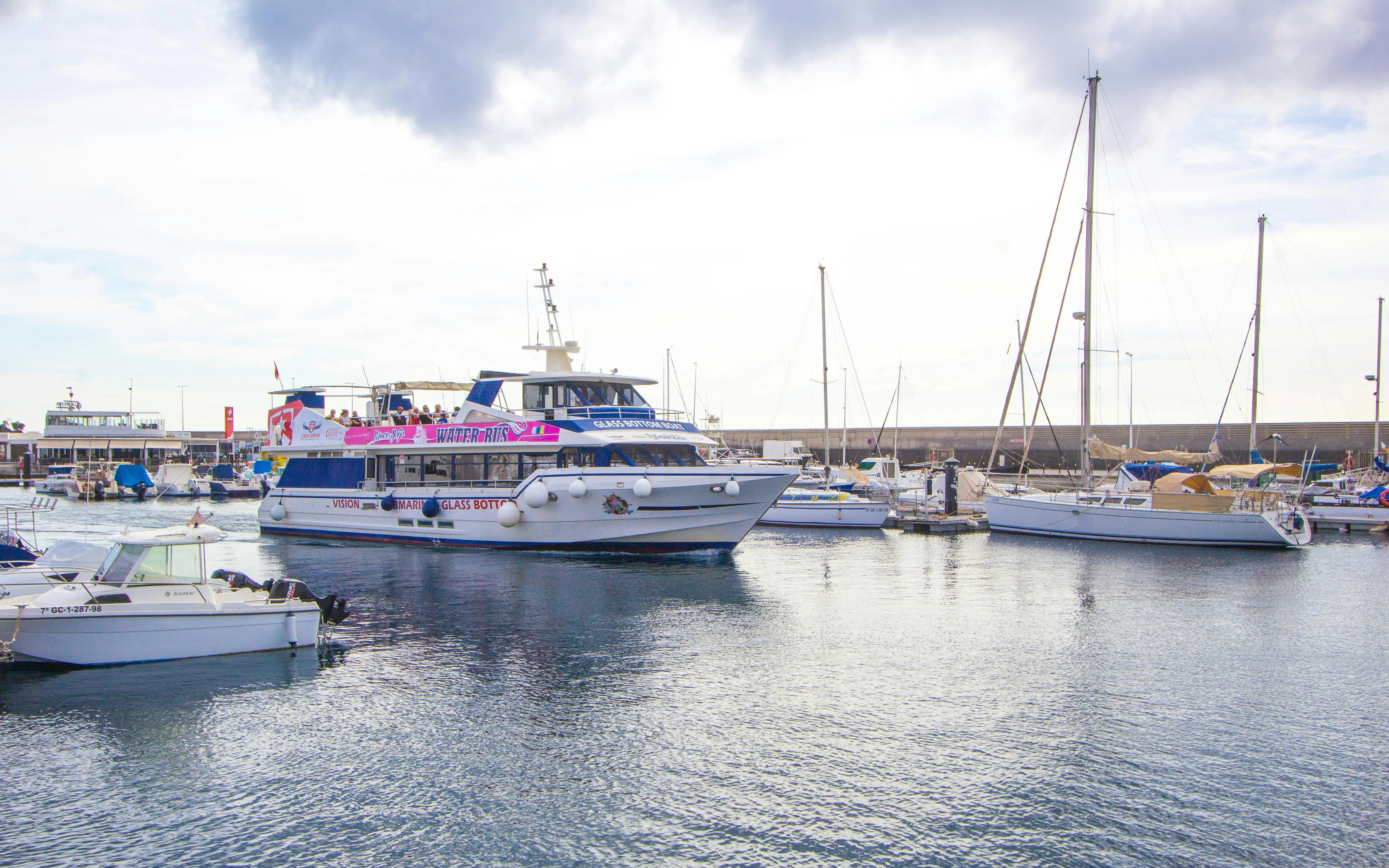 Boat transfer between Puerto del Carmen and Puerto Calero with yachts in the harbor.