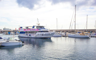Boat transfer between Puerto del Carmen and Puerto Calero with yachts in the harbor.