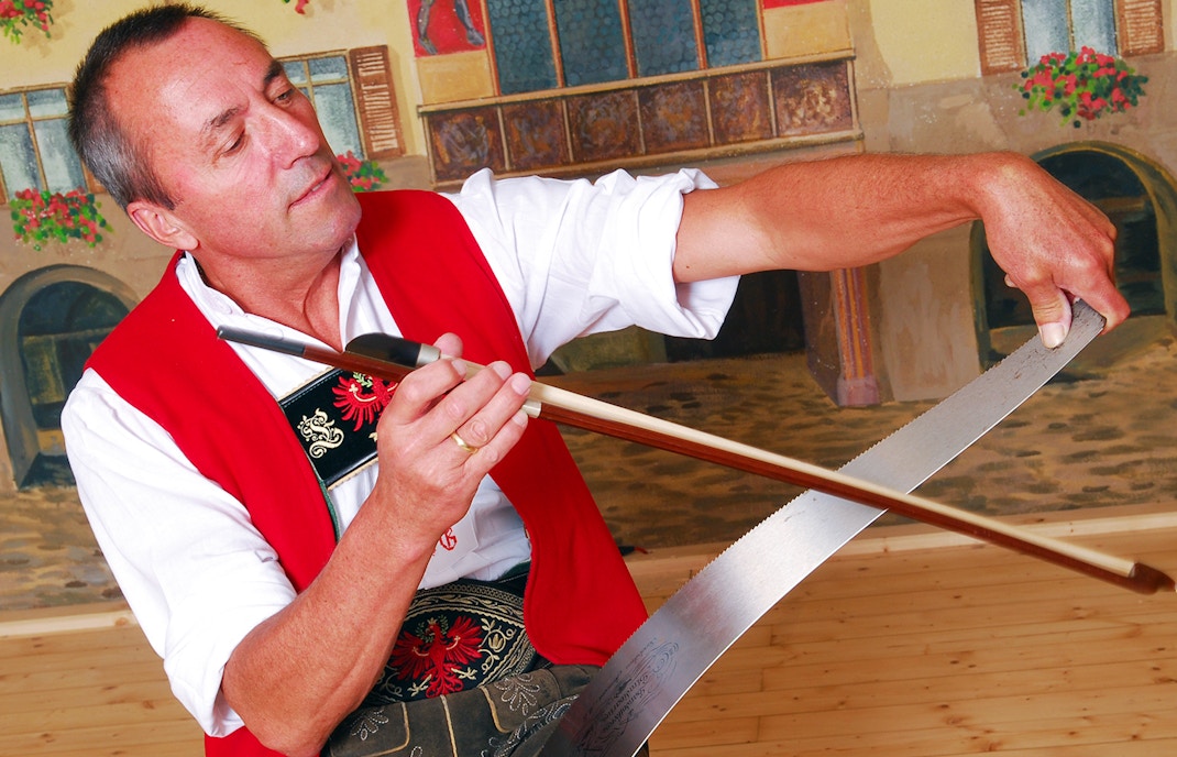 Tyrolean Evening Show Innsbruck with the Gundolf Family