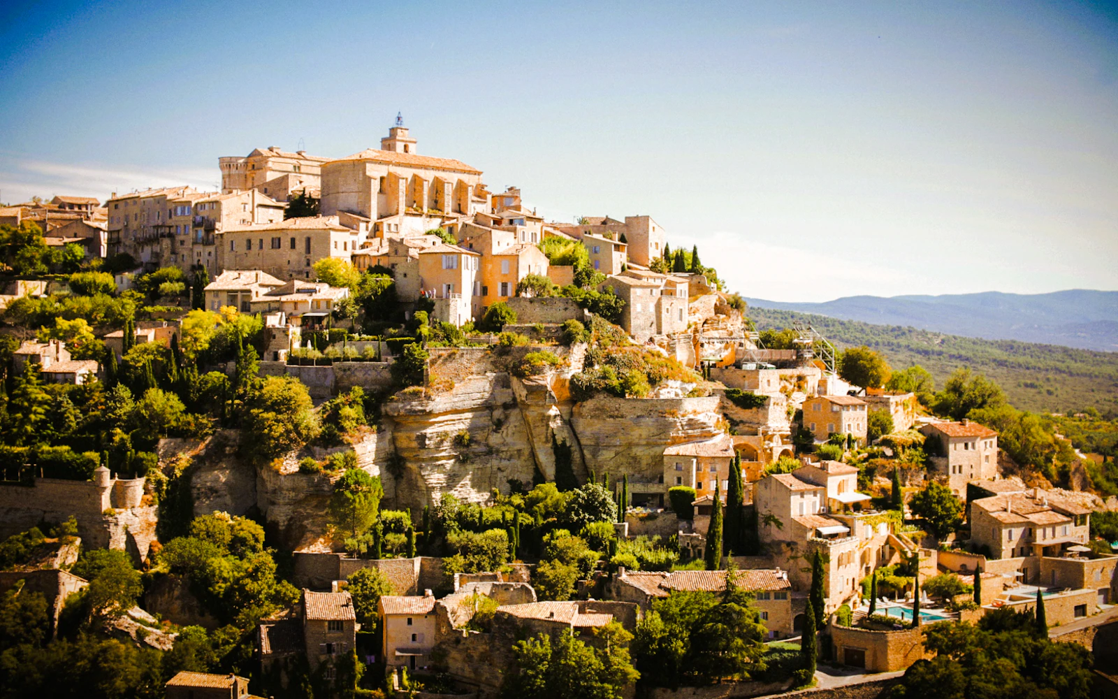 From Avignon: Gordes, Roussillon & Fontaine-de-Vaucluse Tour with Ochre Trail Entry