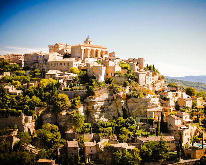 From Avignon: Gordes, Roussillon & Fontaine-de-Vaucluse Tour with Ochre Trail Entry