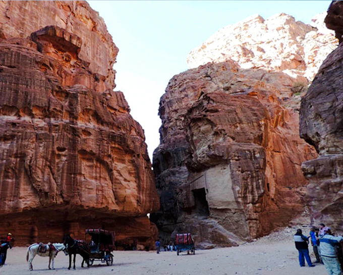 From Amman: Petra and Little Petra Guided Day Trip with Hotel Pickup and Drop-Off (Product 56381)