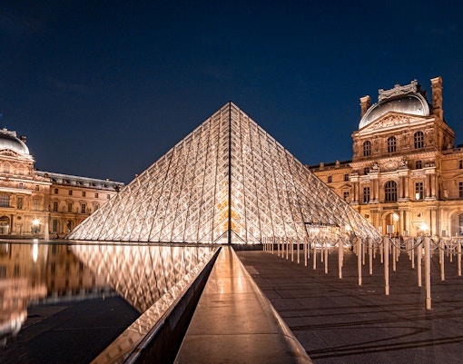 Bateaux Mouches Cruise - Louvre Museum